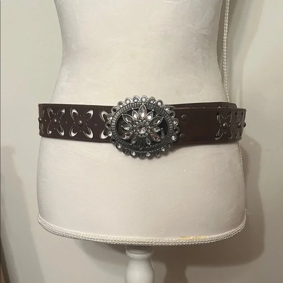 Brown Leather Western Belt with Rhinestone Floral Buckle – Boho Cowgirl Style - Picture 2 of 12